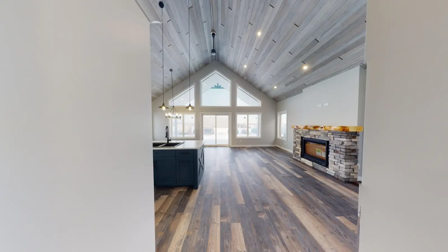 Beryl 2 Looking to Front from Hallway