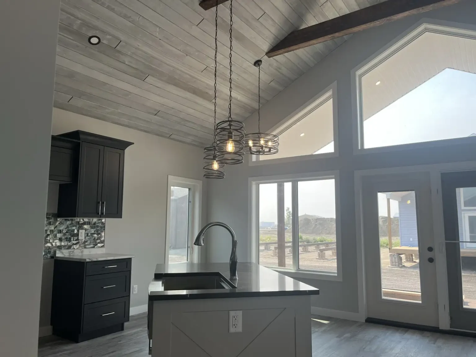 Beryl 2B Kitchen and Dining Rooms