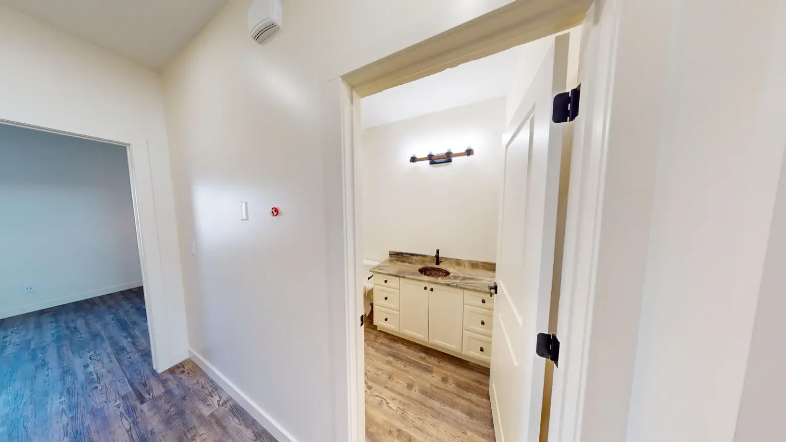 Beryl 5C Main Bathroom and Hallway