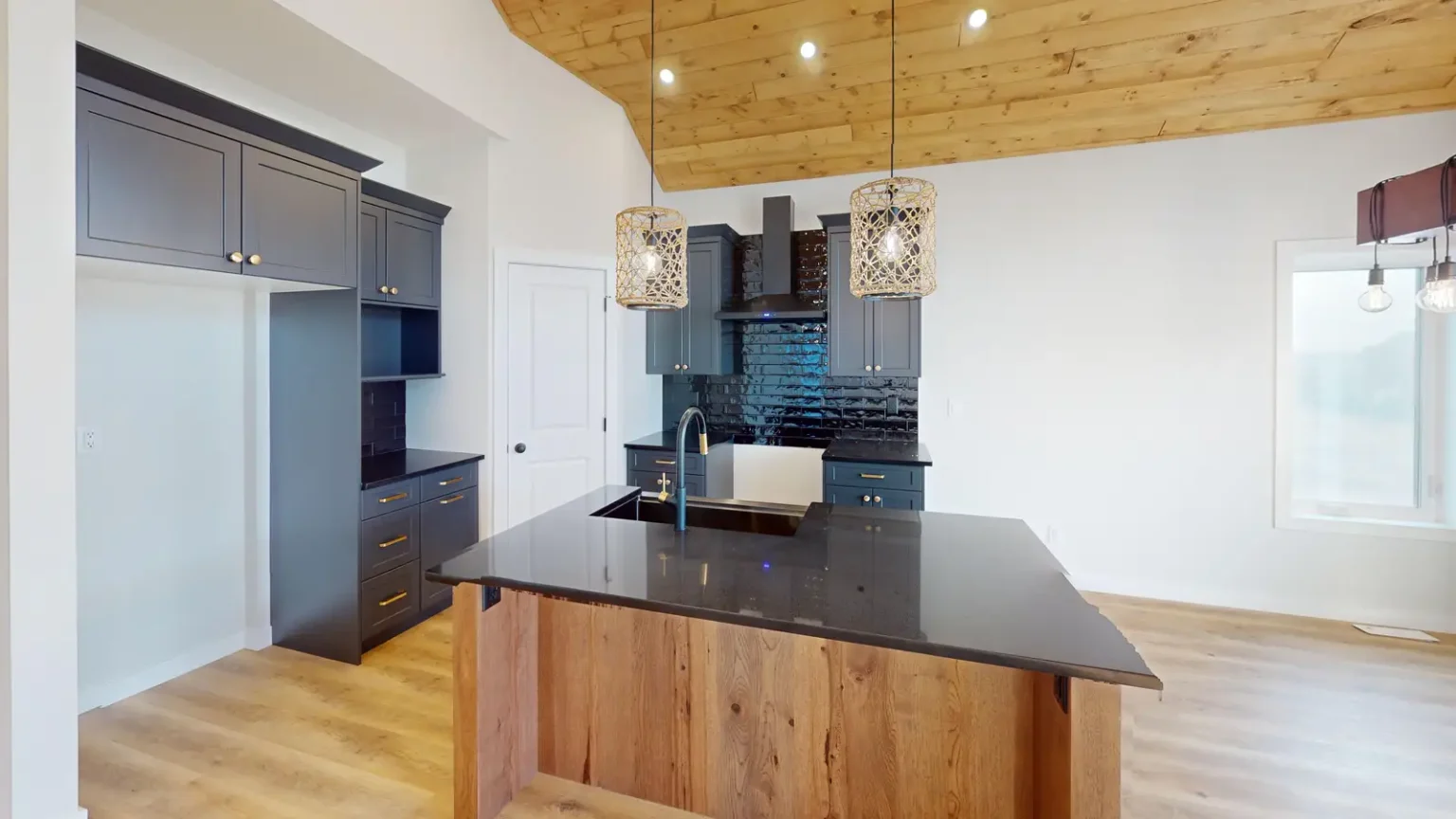 Beryl 8 Kitchen with Island