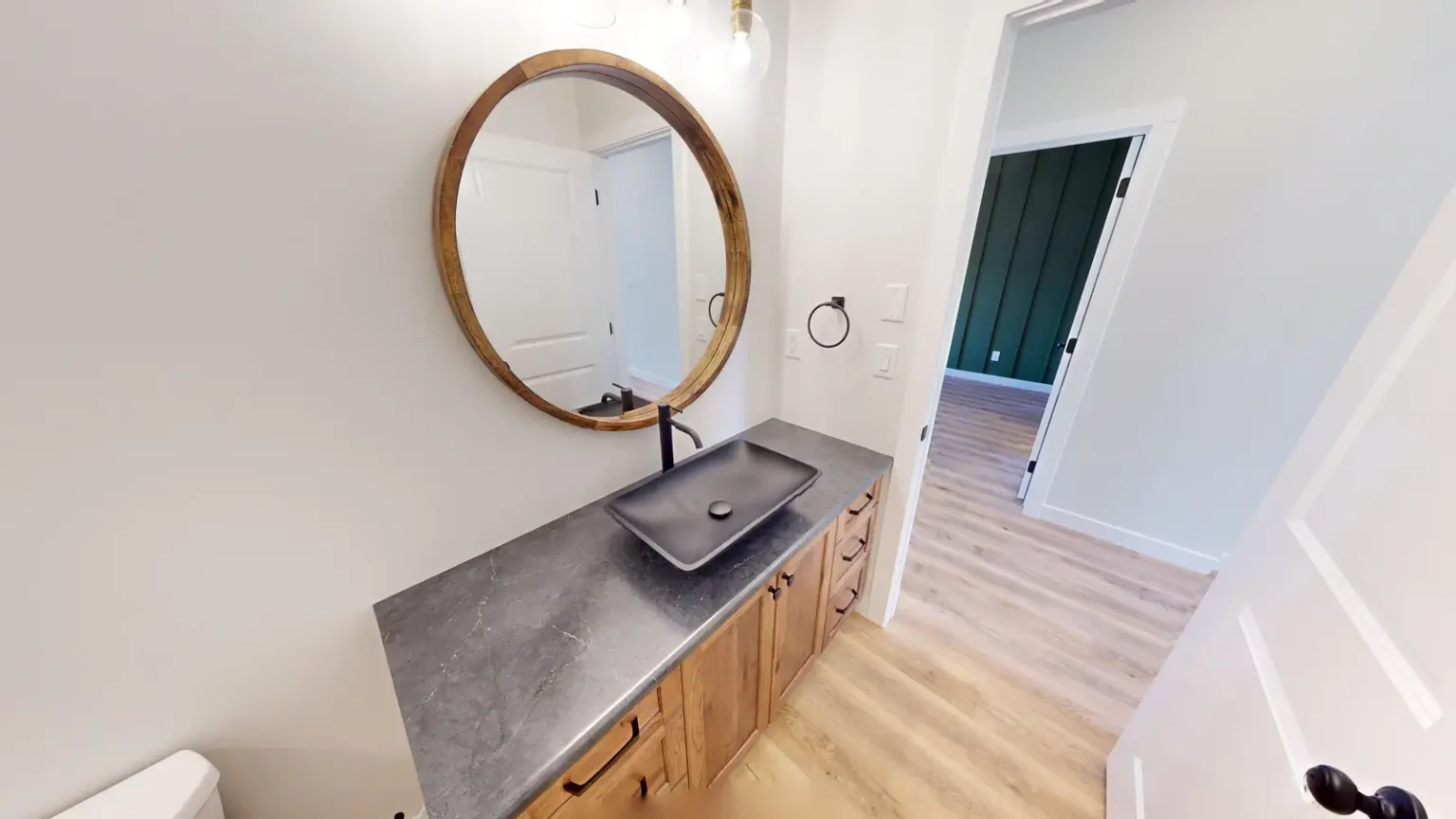 Beryl 8 Main Bathroom