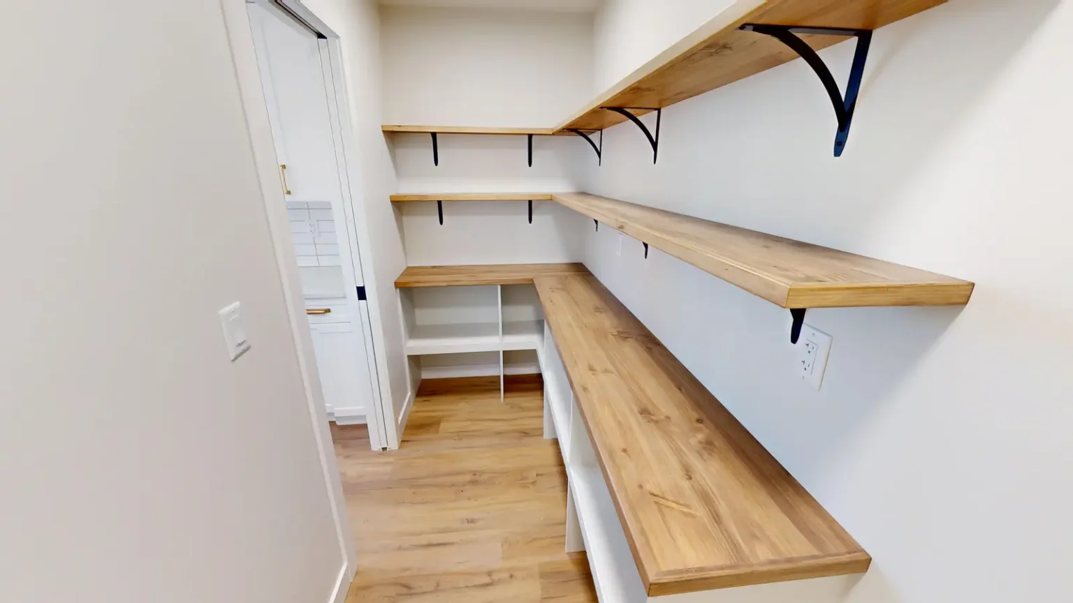 Moonstone 11 Walk-in Pantry