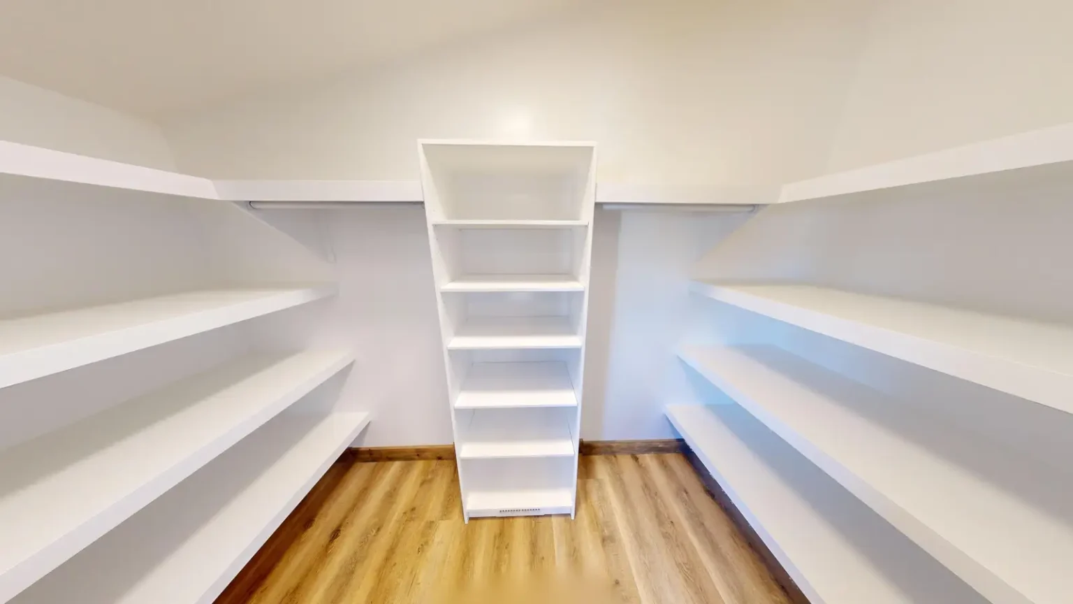 Moonstone 6B Master Closet