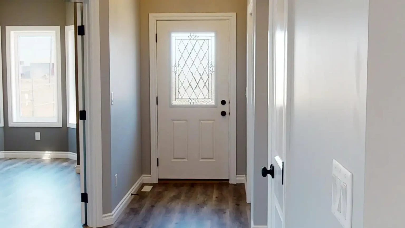 Tiger Eye Front Entry