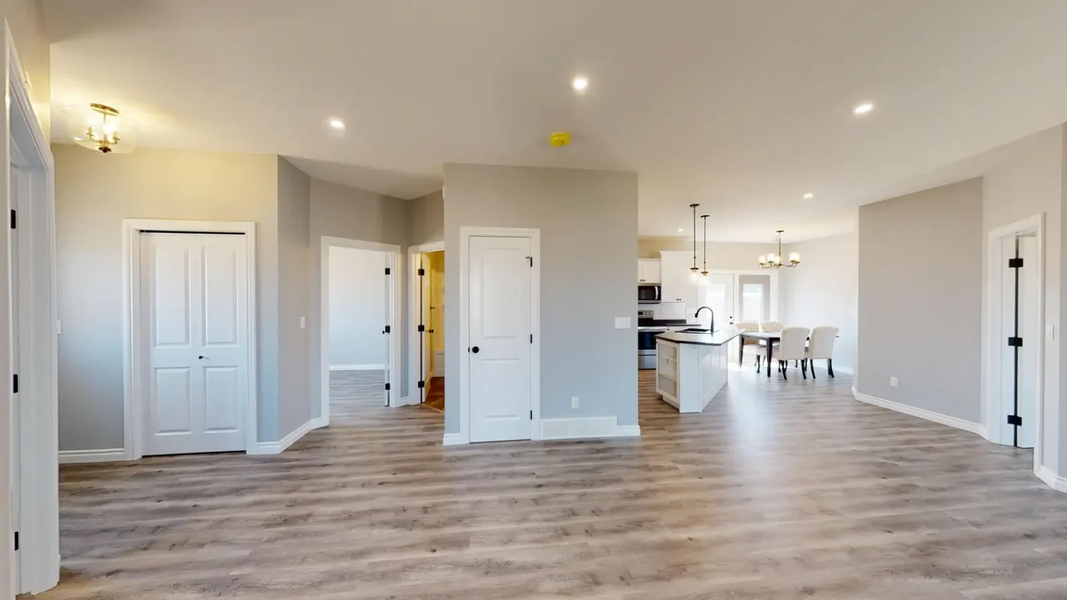 Tiger Eye Living Room Toward Kitchen