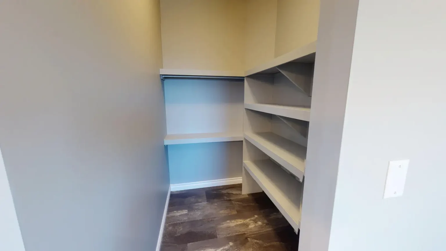 Tiger Eye Master Walk-in Closet